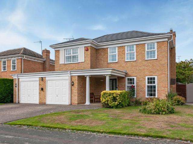4 bedroom detached house for sale