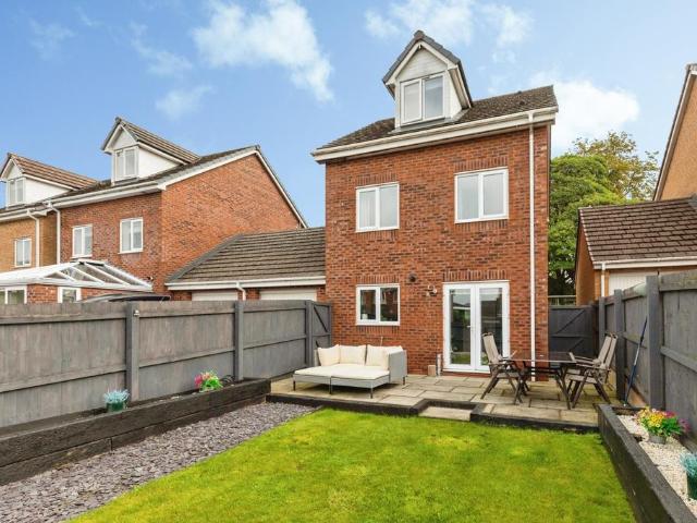 4 bedroom detached house for sale