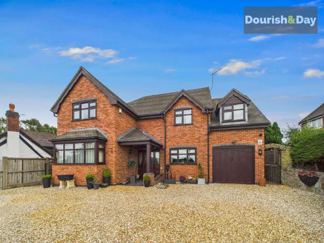 4 bedroom detached house for sale