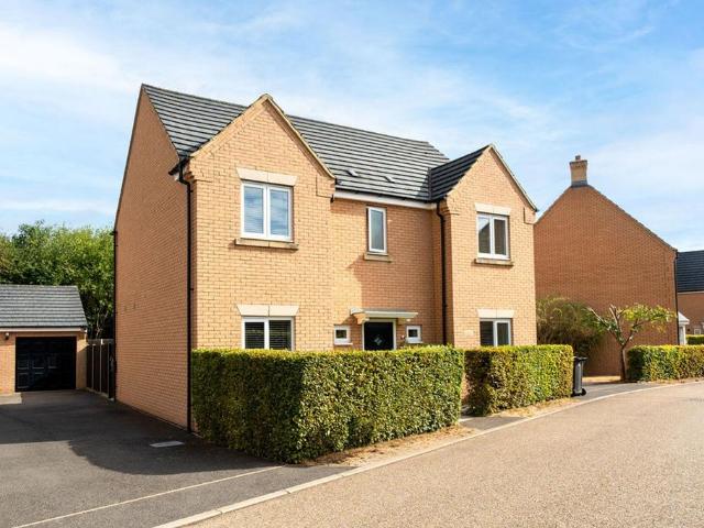 4 bedroom detached house for sale