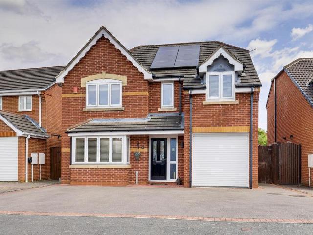 4 bedroom detached house for sale