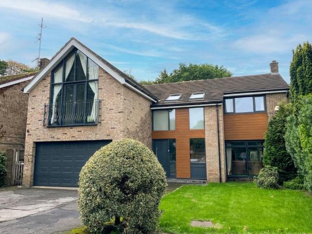 4 bedroom detached house for sale