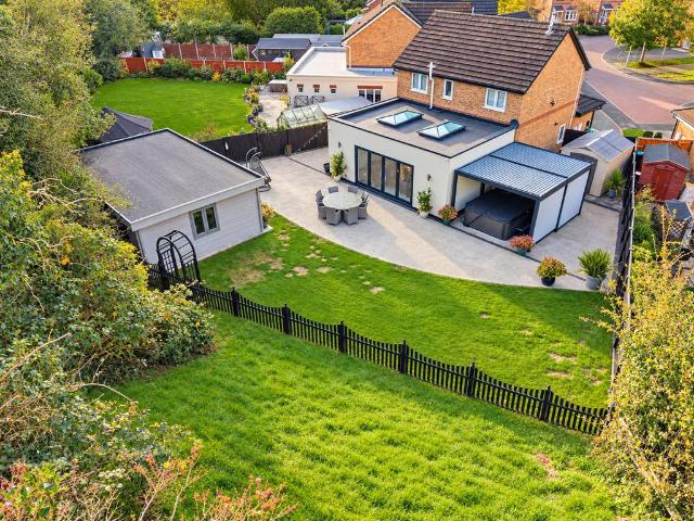 4 bedroom detached house for sale