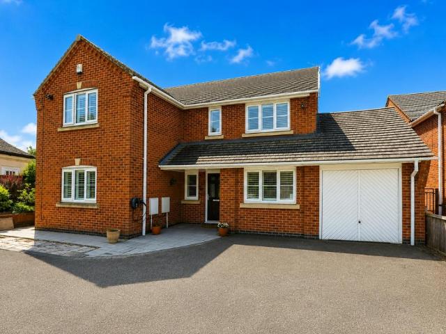 4 bedroom detached house for sale
