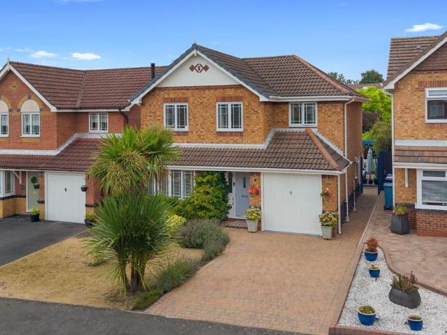 4 bedroom detached house for sale