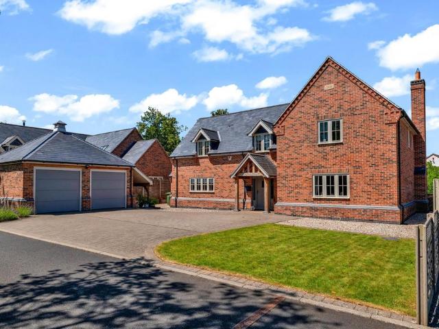 4 bedroom detached house for sale