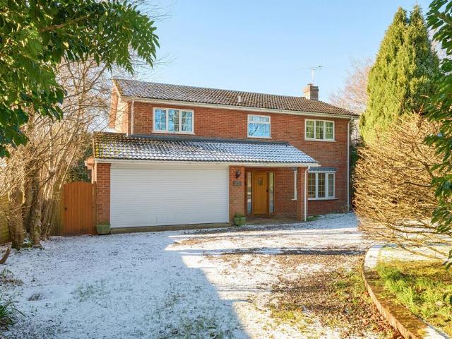 4 bedroom detached house for sale