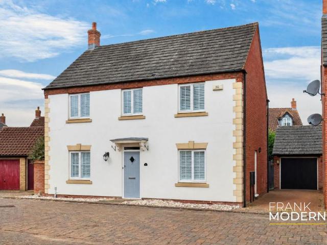 4 bedroom detached house for sale