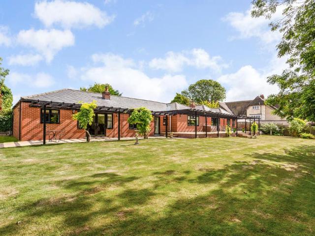 6 bedroom detached house for sale