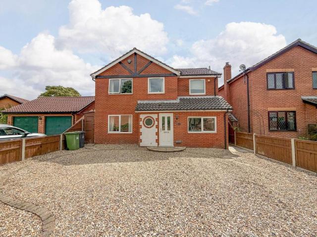 4 bedroom detached house for sale