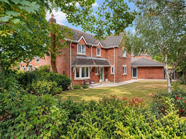 4 bedroom detached house for sale