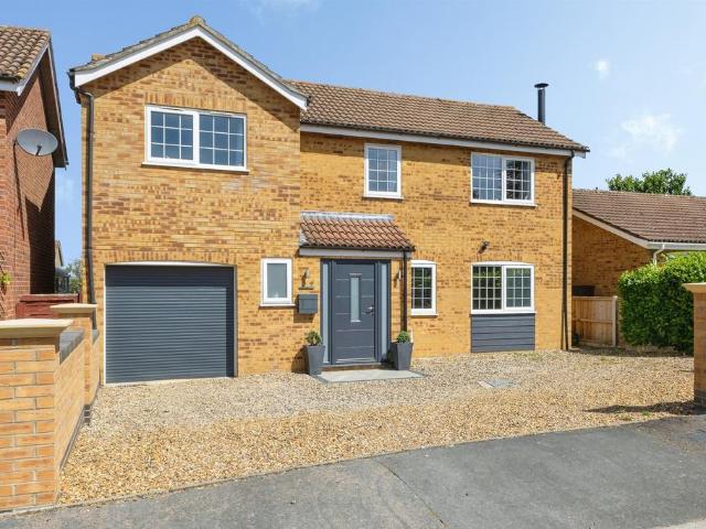 4 bedroom detached house for sale