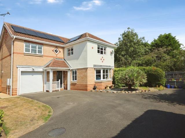 4 bedroom detached house for sale
