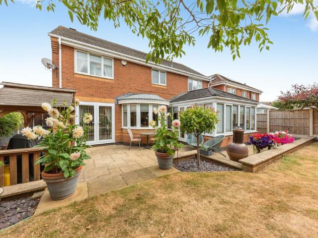 4 bedroom detached house for sale