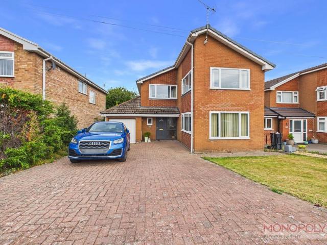 4 bedroom detached house for sale