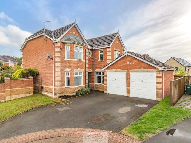 4 bedroom detached house for sale
