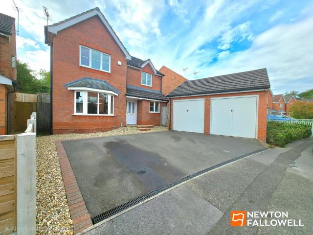 4 bedroom detached house for sale