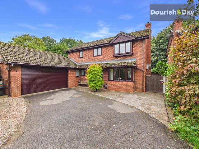 4 bedroom detached house for sale