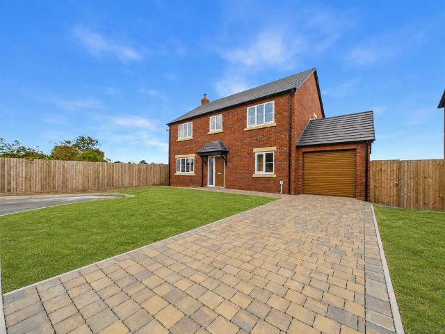 4 bedroom detached house for sale