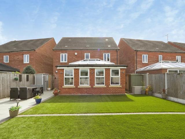4 bedroom detached house for sale