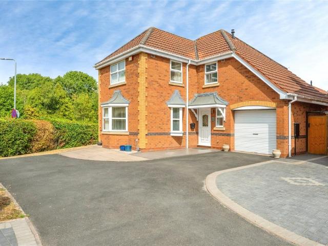 4 bedroom detached house for sale