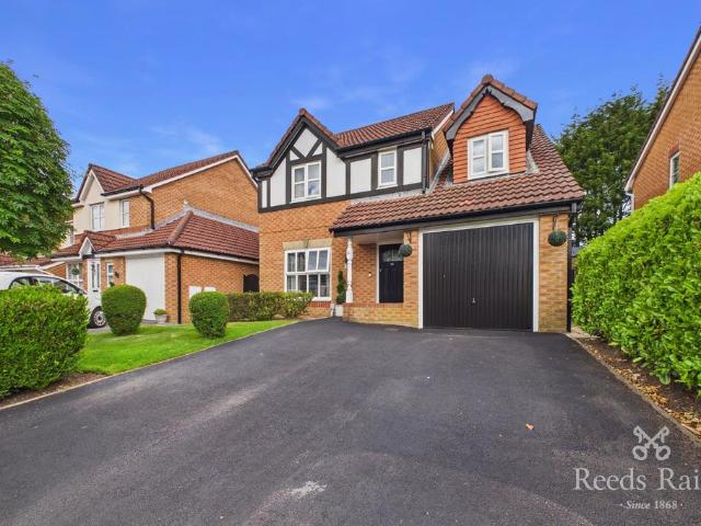 4 bedroom detached house for sale