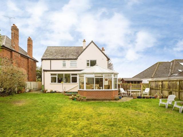 4 bedroom detached house for sale