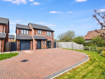 4 bedroom detached house for sale
