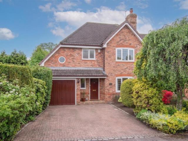 4 bedroom detached house for sale