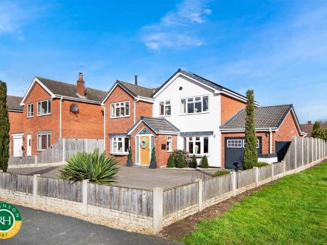 4 bedroom detached house for sale