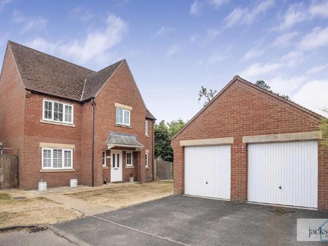 4 bedroom detached house for sale