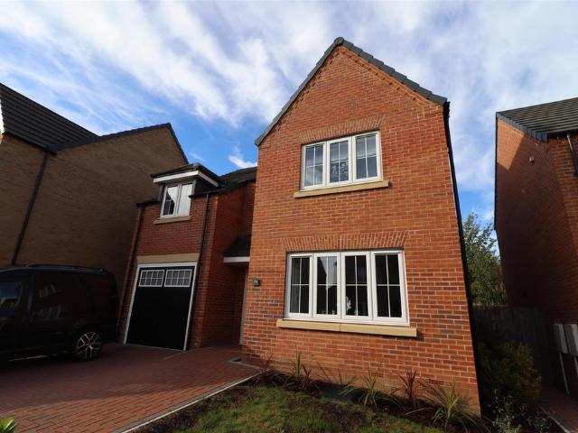 4 bedroom detached house for sale