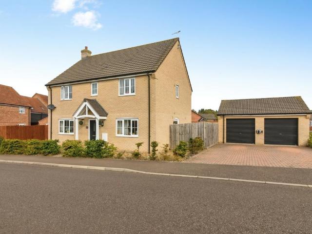 4 bedroom detached house for sale
