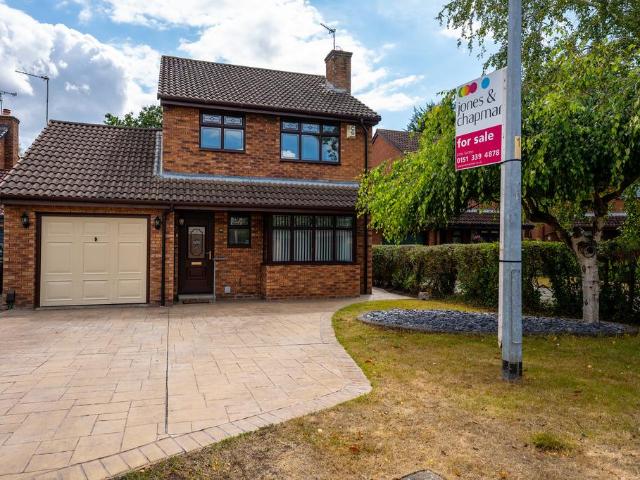 4 bedroom detached house for sale