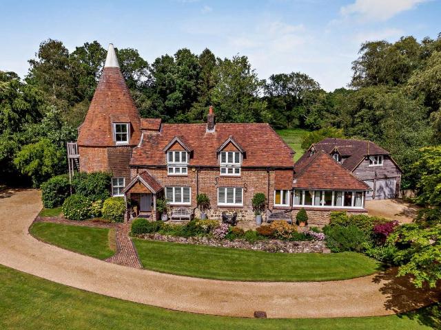 5 bedroom detached house for sale