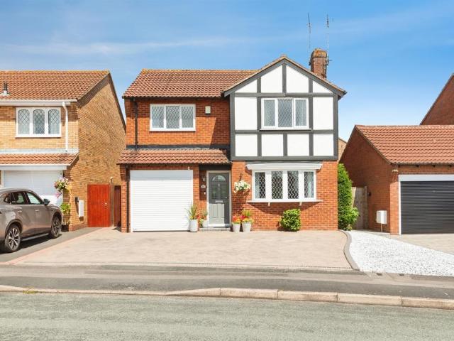 4 bedroom detached house for sale