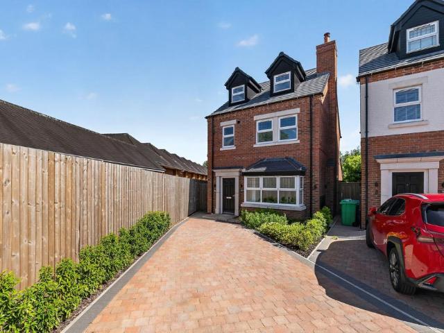 4 bedroom detached house for sale