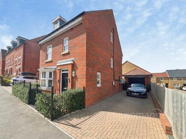 4 bedroom detached house for sale