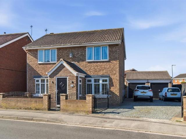 4 bedroom detached house for sale