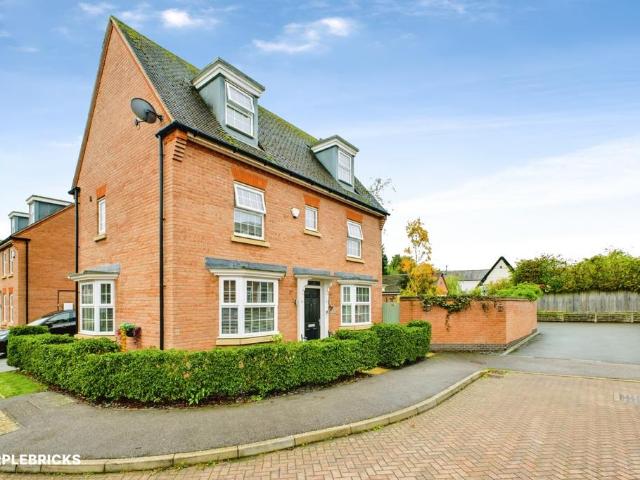 4 bedroom detached house for sale