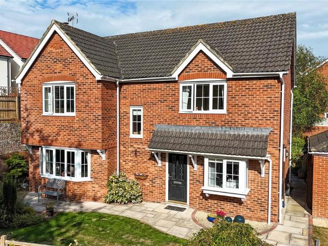 4 bedroom detached house for sale