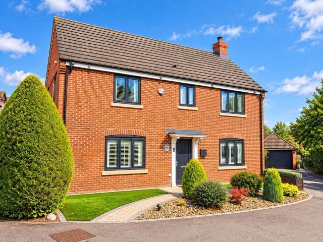 4 bedroom detached house for sale