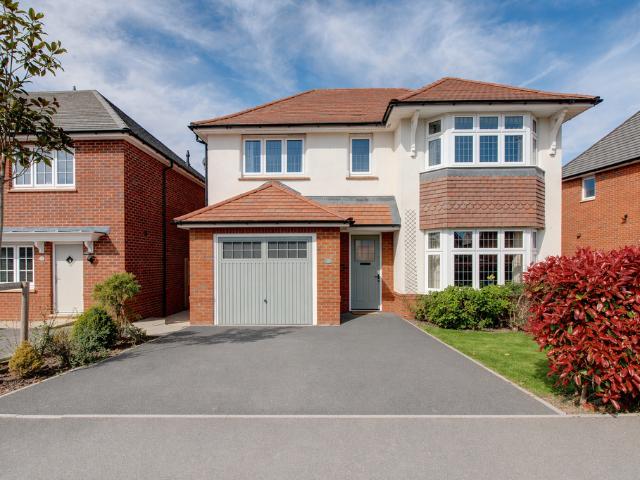 4 bedroom detached house for sale