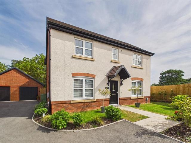 4 bedroom detached house for sale