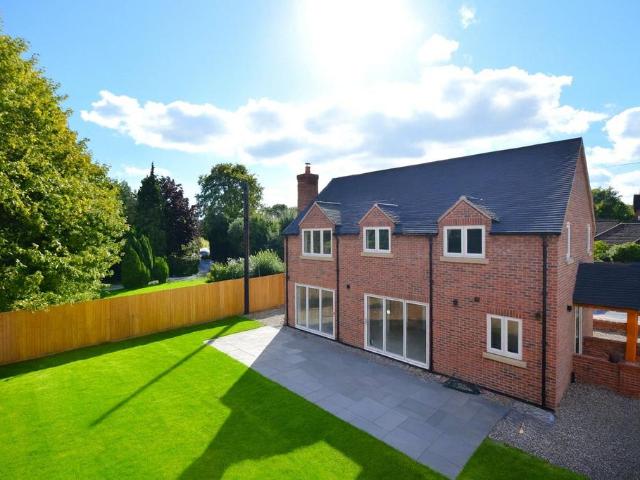 4 bedroom detached house for sale