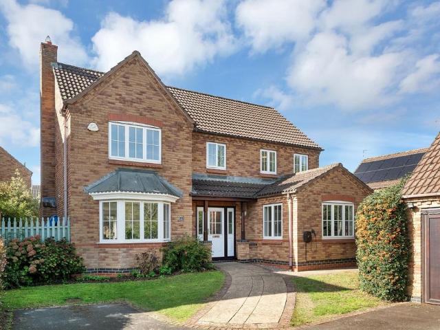 4 bedroom detached house for sale