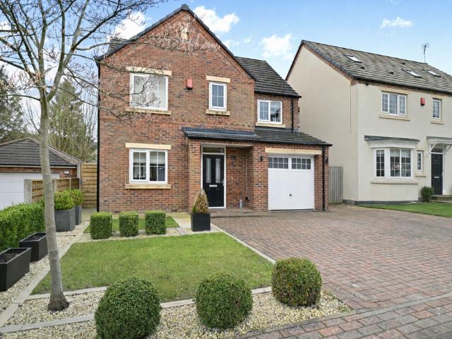 4 bedroom detached house for sale