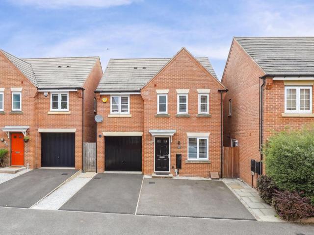 4 bedroom detached house for sale
