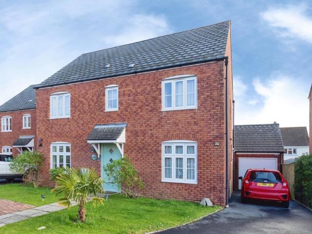 4 bedroom detached house for sale