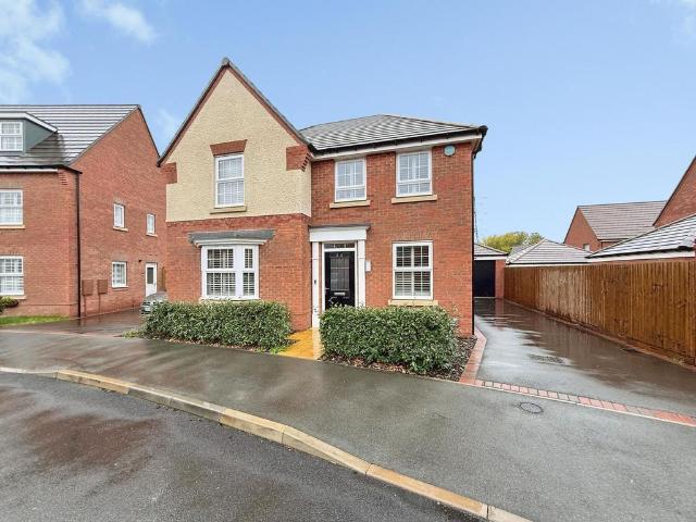 4 bedroom detached house for sale